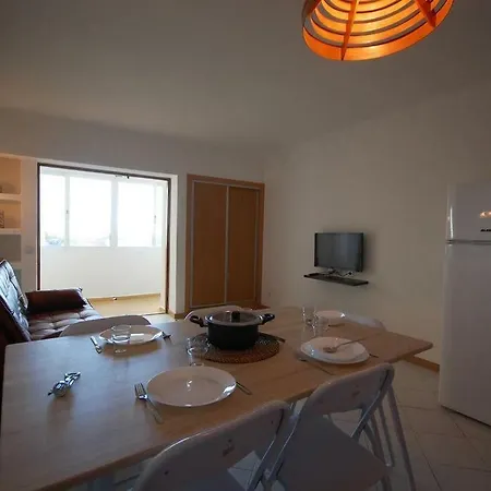 - Apartamento 