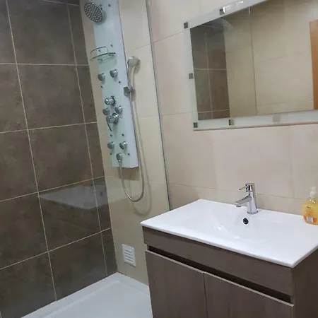 - Apartamento 