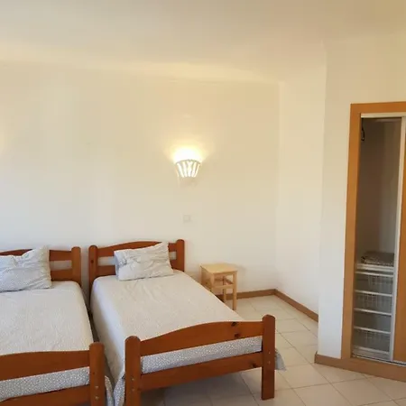 - Apartamento 
