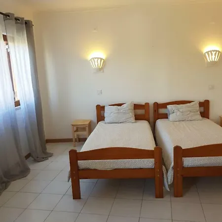 - Apartamento 
